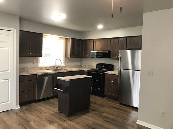 KITCHEN 15x16 WITH WORK ISLAND