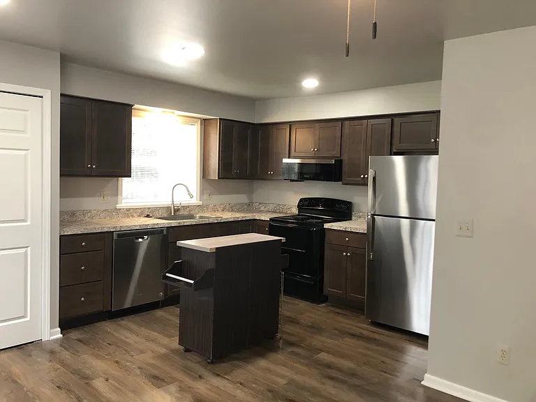 KITCHEN 15x16 WITH WORK ISLAND