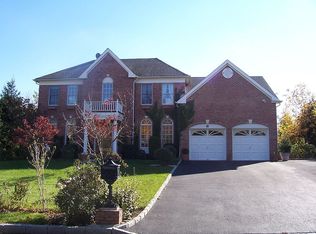 31 Rolling Ridge Rd, White Plains, NY 10605