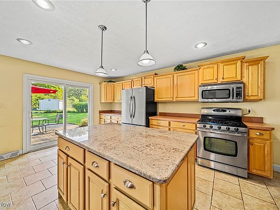4th image of 657 Meadowood Dr