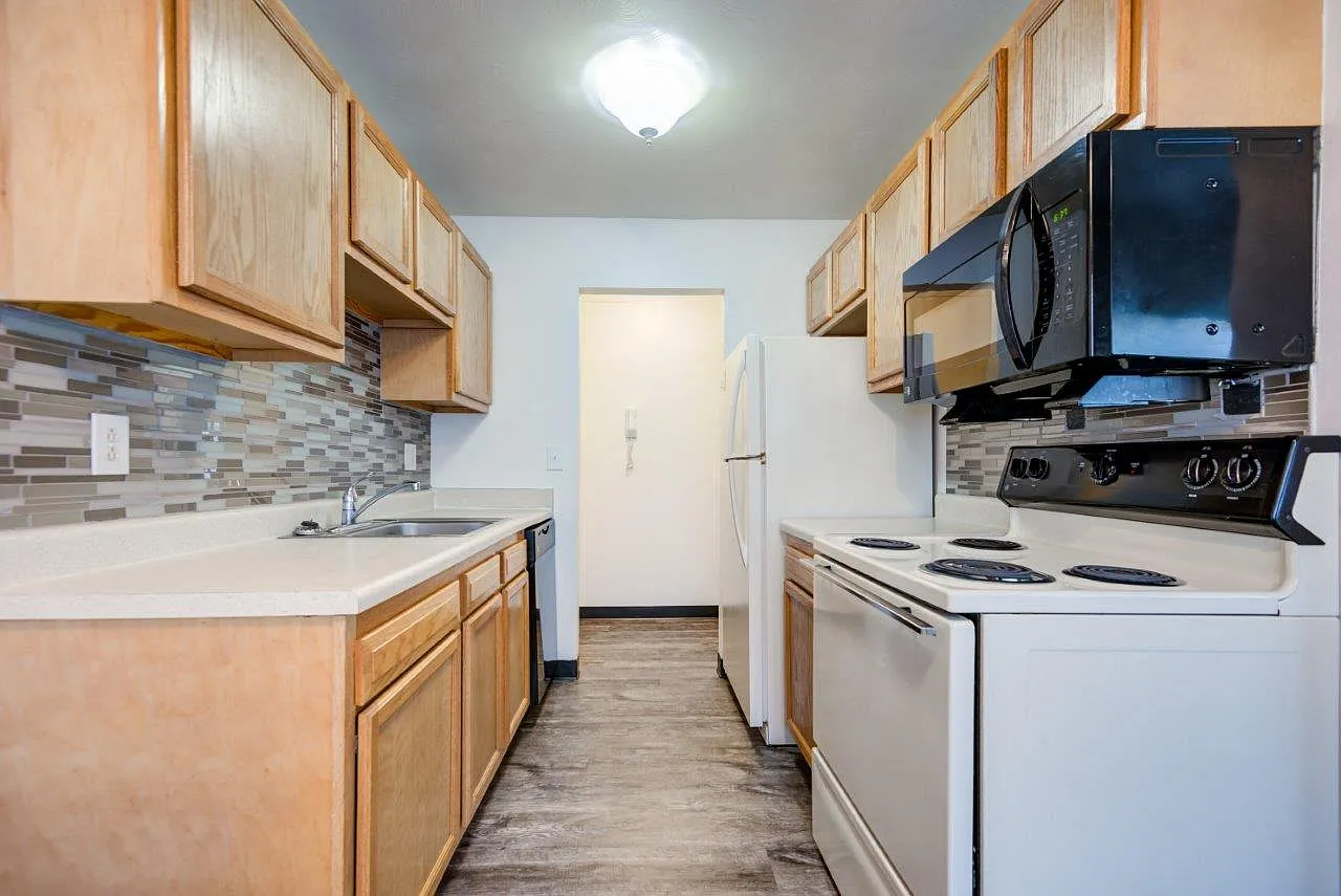 Lake Vista Apartment Homes — Photo 4