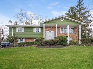 92 Hardwood Dr, Tappan, NY 10983