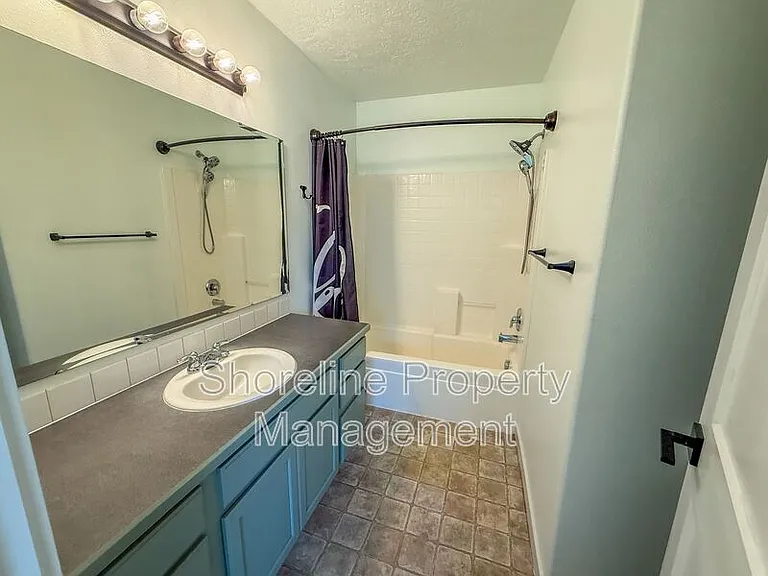 3420 N Oakstone Ave — Photo 35
