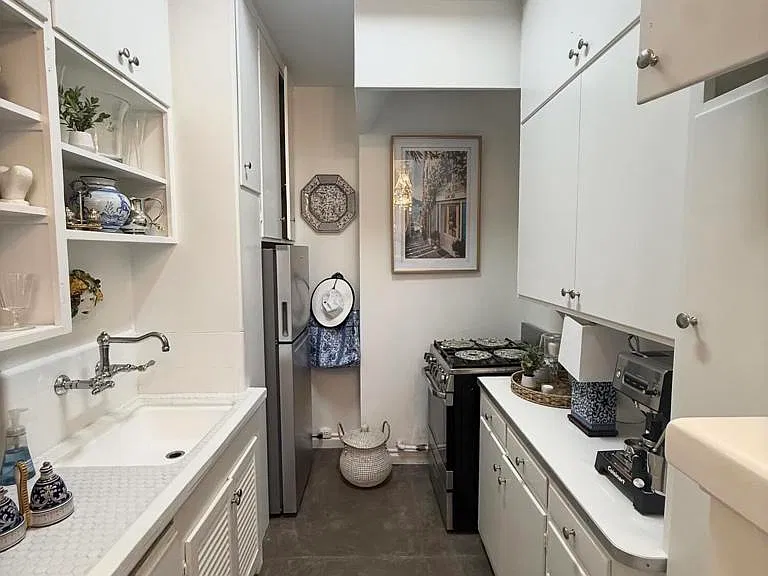 99 S Raymond Ave #206 — Photo 7