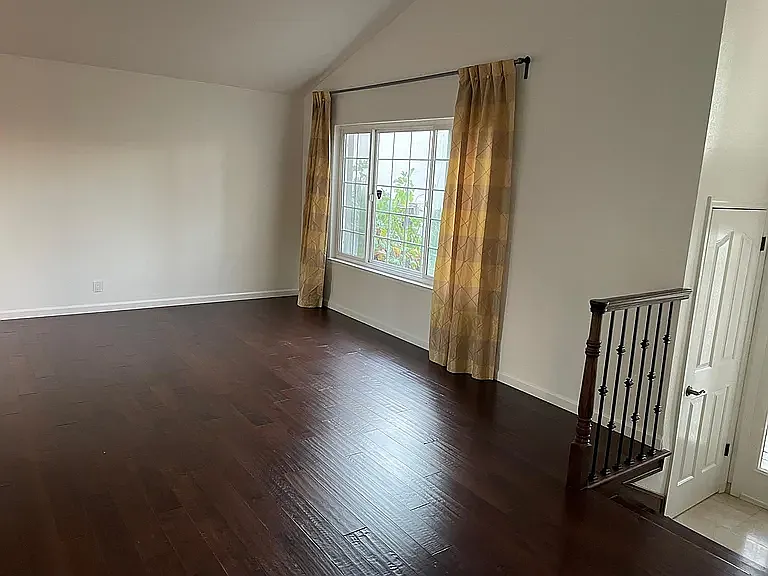 310 Laguna Dr — Photo 7