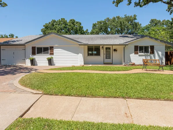 1044 Meadowbrook Dr, Grapevine, TX 76051