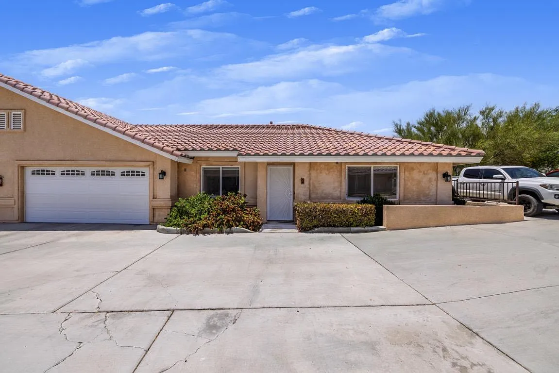 Unit Photo - 16201 Viho Rd #3