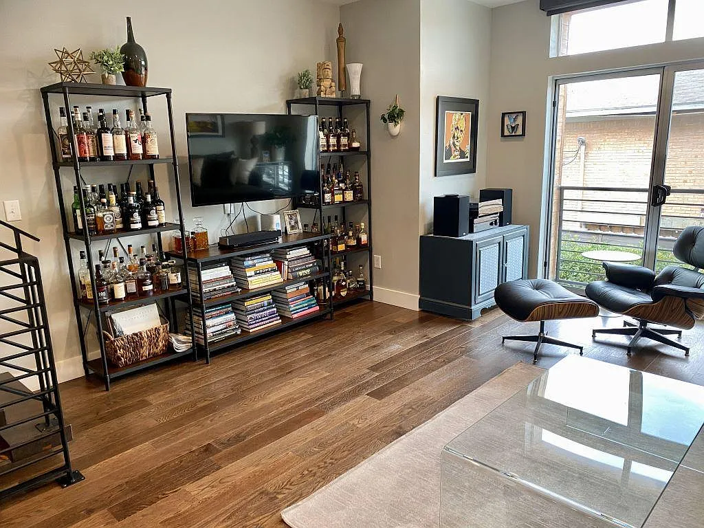 2 bed, 2.5 bath, 1420 sqft, $2,300 — Photo 4