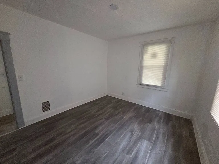 15322 Yorick Ave — Photo 13