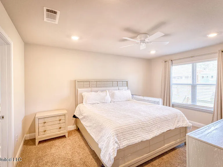 6476 Eastland Cir — Photo 18