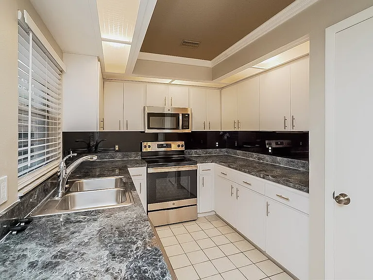 24734 Silversmith Dr — Photo 5