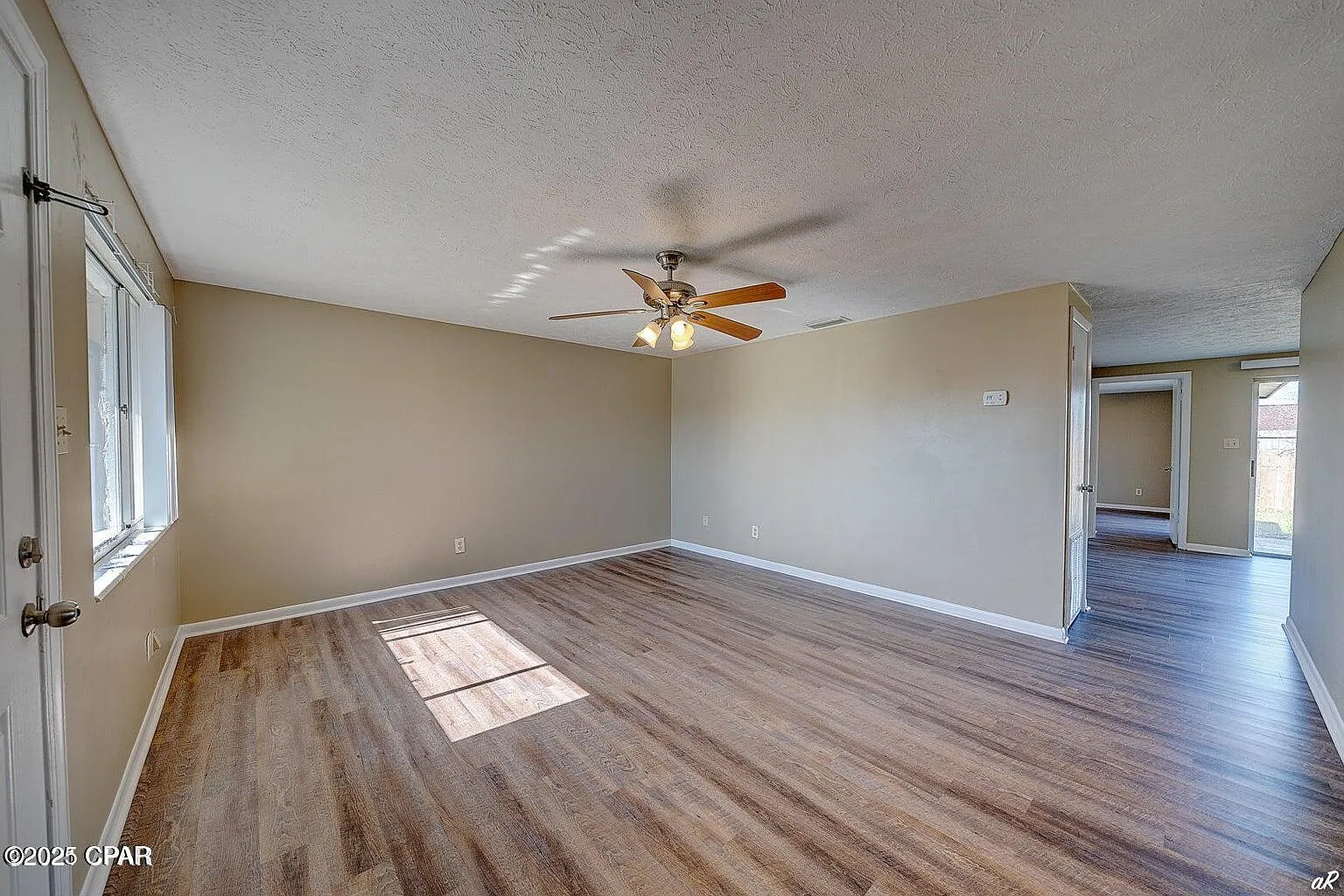 3 bed, 1216 sqft, $1,700 — Photo 2