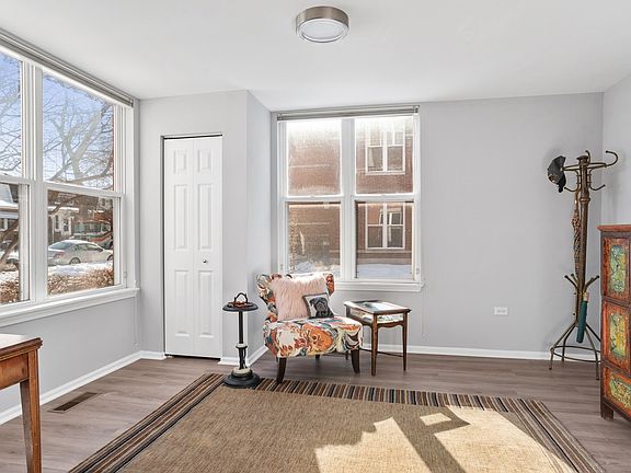 5th image of 3228 N Kilbourn Ave Unit 1