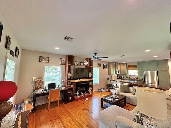 2nd image of 404 Levee St