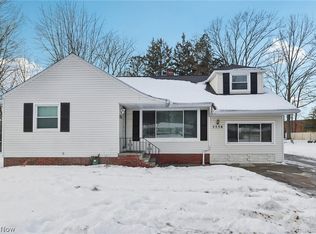 5536 Mackenzie Rd, North Olmsted, OH 44070