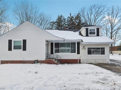 5536 Mackenzie Rd, North Olmsted, OH, 44070