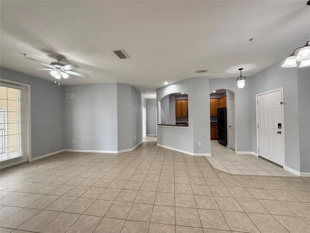 3 bed, 2.0 bath, 1433 sqft, $1,700 — Photo 3