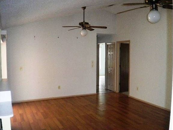 5th image of 1522 SW 52nd Ter