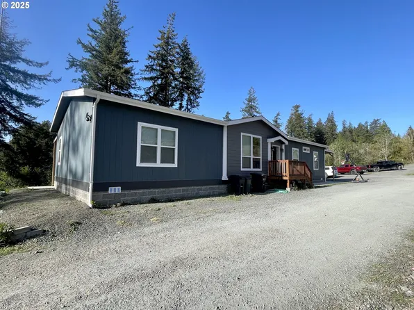 64 S Folsom St, Coquille, OR 97423