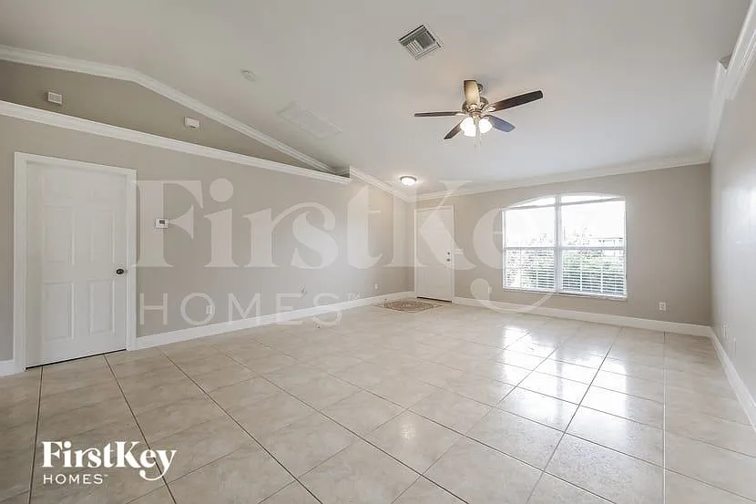 3 bed, 2.0 bath, 1422 sqft, $1,725 — Photo 4