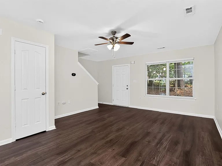 3928 Glory St — Photo 3
