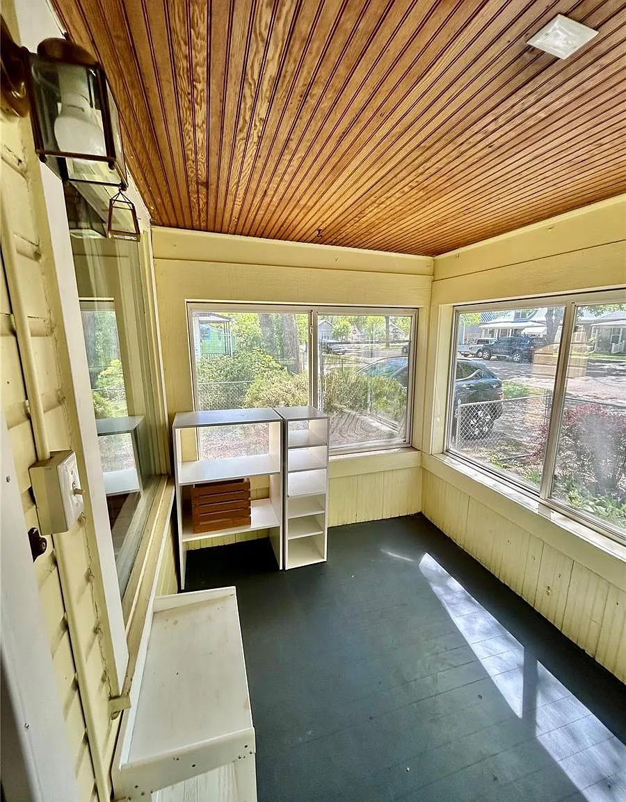 3 bed, 1.0 bath, 880 sqft, $2,400 — Photo 4