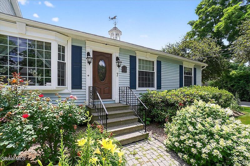 2nd image of 7 Marquette Avenue