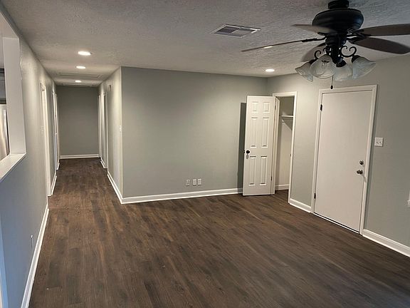 2nd image of 2632 Prienwood Dr