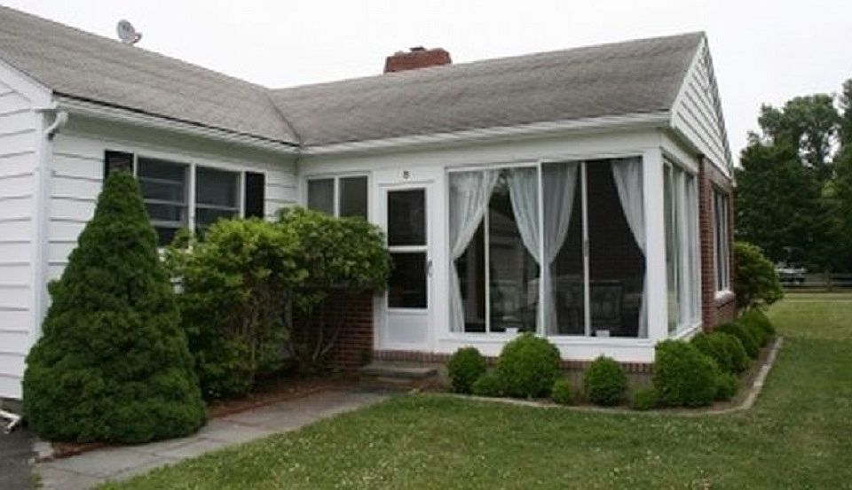 1st image of 8 Seely Ln