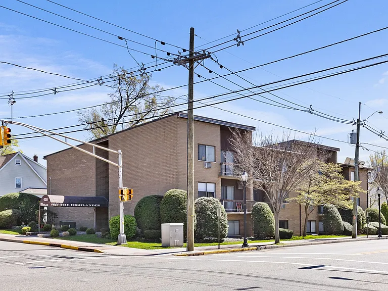 420 Highland Ave — Photo 3