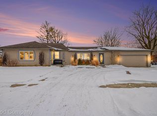 29726 Gloria St, Saint Clair Shores, MI 48082