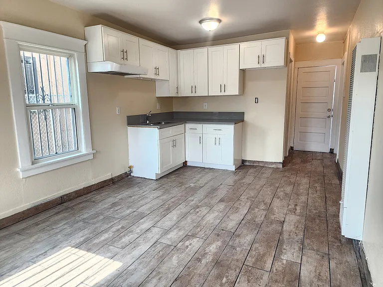 211 E Gage Ave — Photo 7