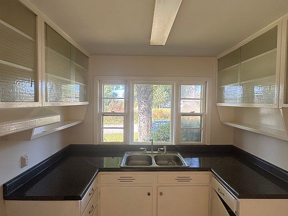 5th image of 405 Hampton Dr