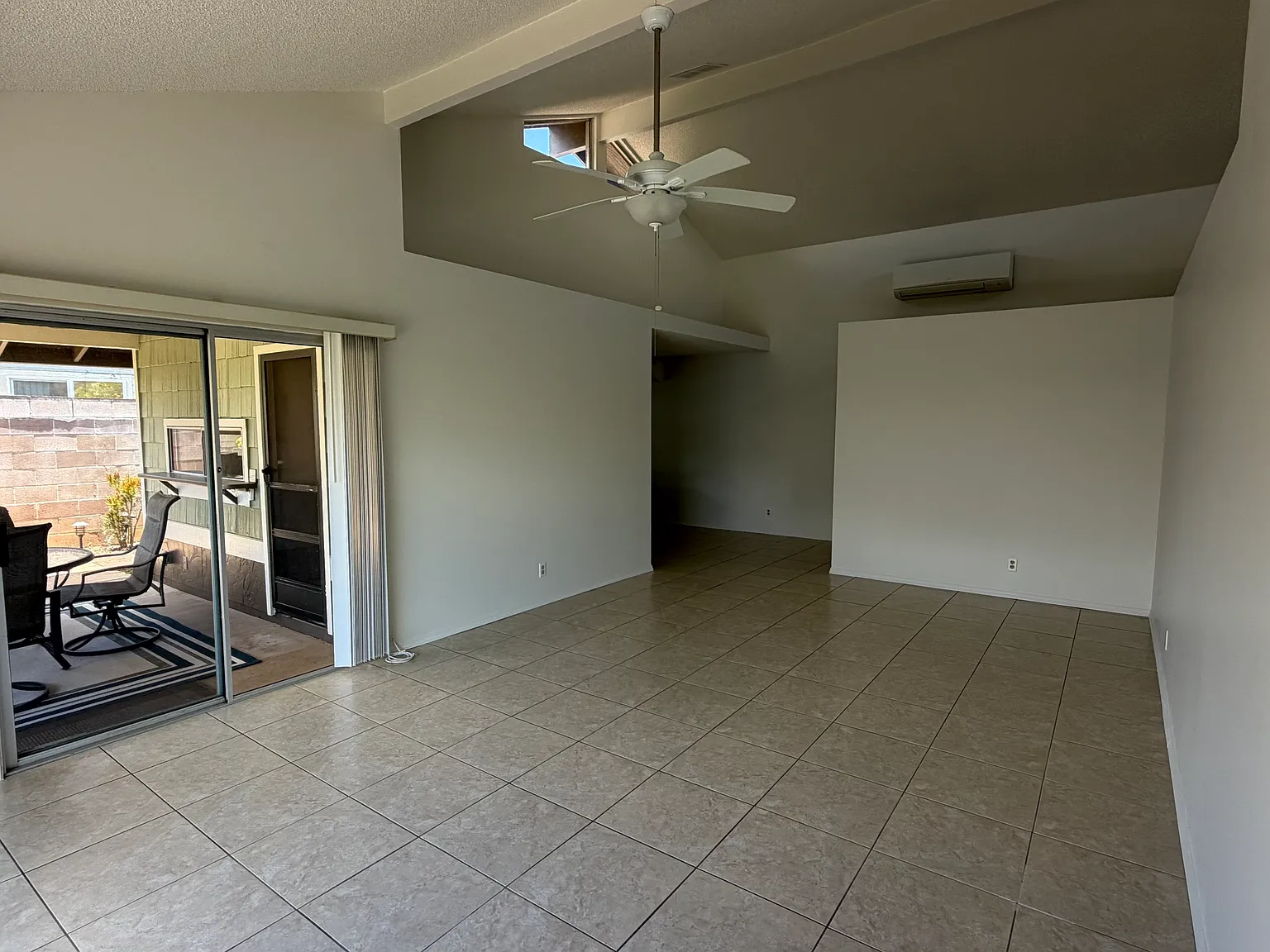 3 bed, 1412 sqft, $4,400 — Photo 4