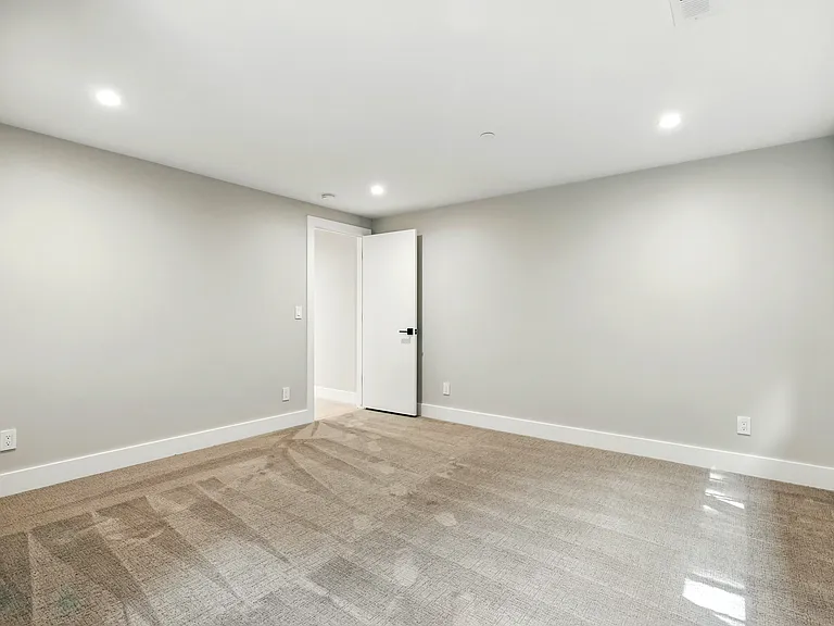 2860 Table Mesa Dr — Photo 41