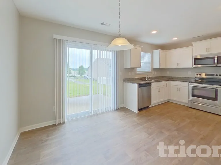 2653 McIntosh St — Photo 5