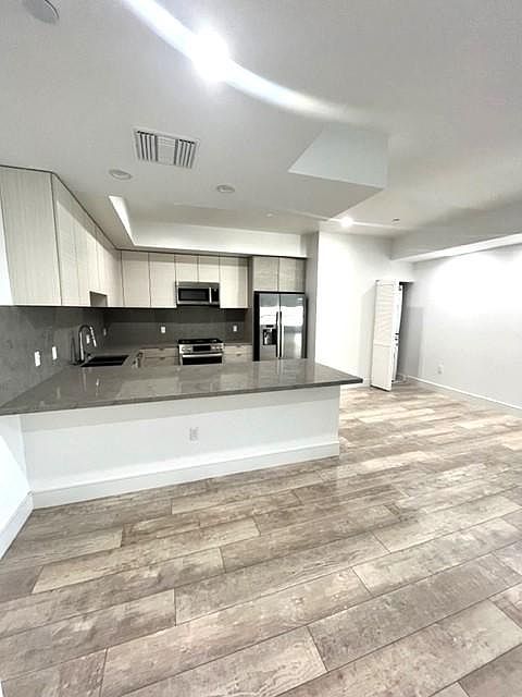 1st image of 1946 Overland Ave #302