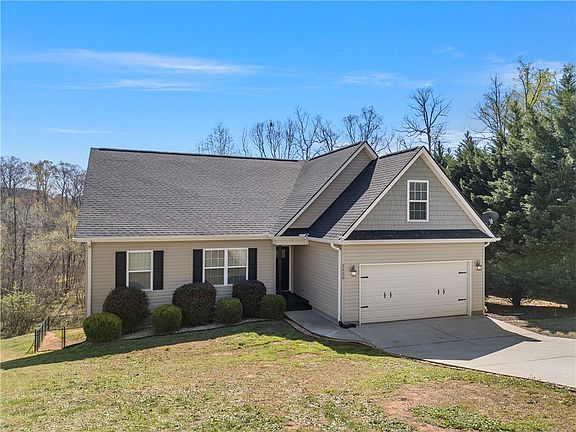 3rd image of 2520 Linmar Cir