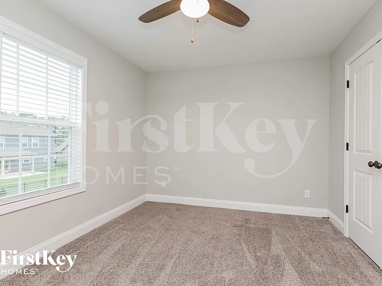 516 Dexter Dr — Photo 13
