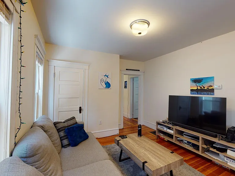 652 Green St — Photo 7