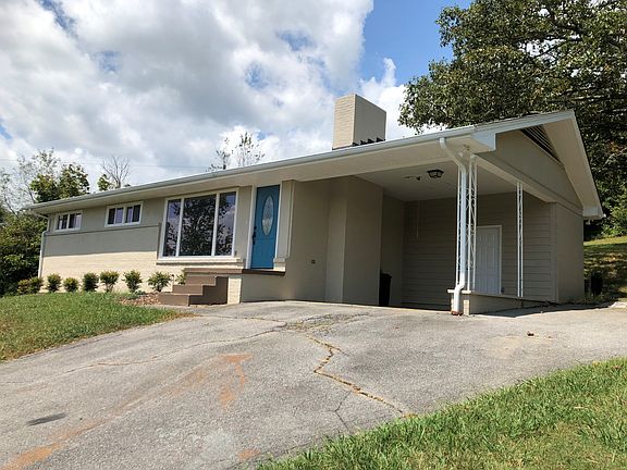 3rd image of 224 Spruce Dr