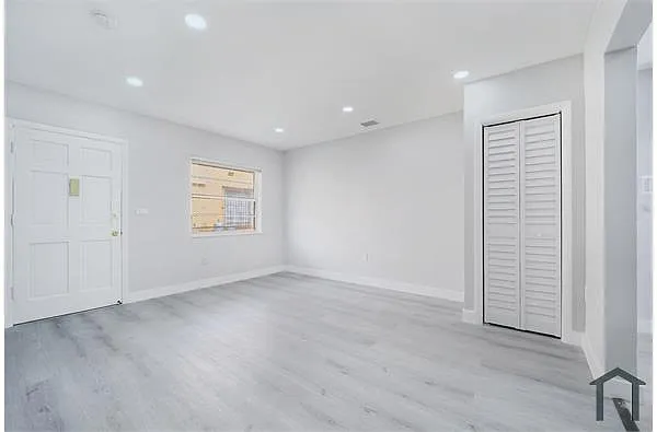 Building Photo - 1057 NW 30th St #2
