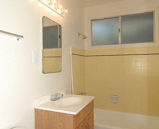 4th image of 1417 Manhattan Beach Blvd #A