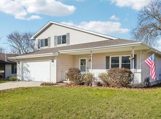 1614 Briarwood Ln, Hartford, WI 53027