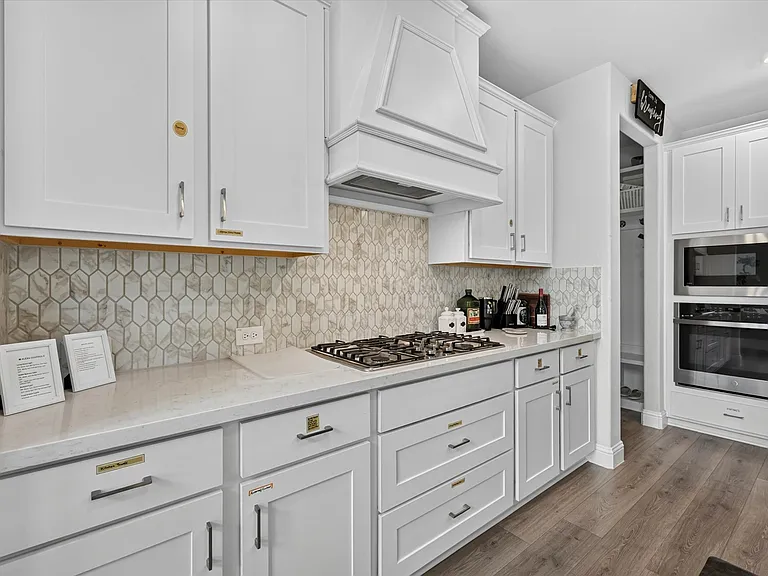 1428 Huckleberry St — Photo 8