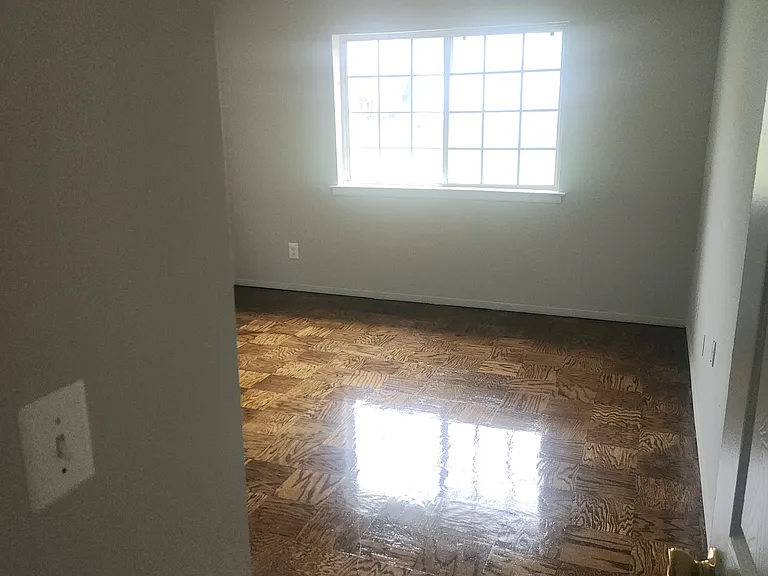 Pine Gate Apartments — Photo 9
