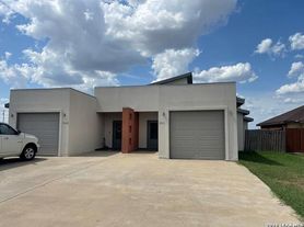 2611 Las Cimas Dr, Eagle Pass, TX