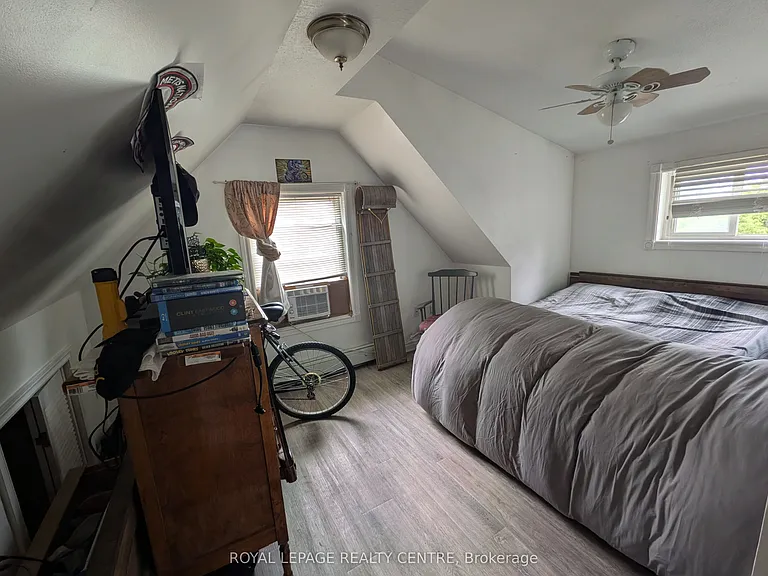 10 Dufferin St — Photo 9