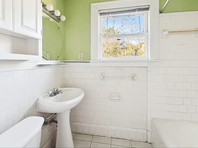 2401 Driscoll St #4 — Photo 8