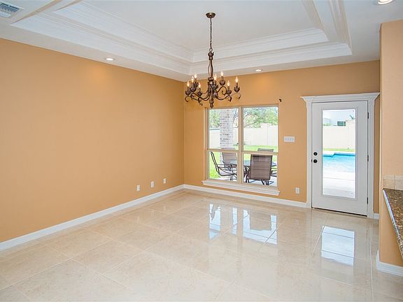 5th image of 213 Lake Carnegie Ct